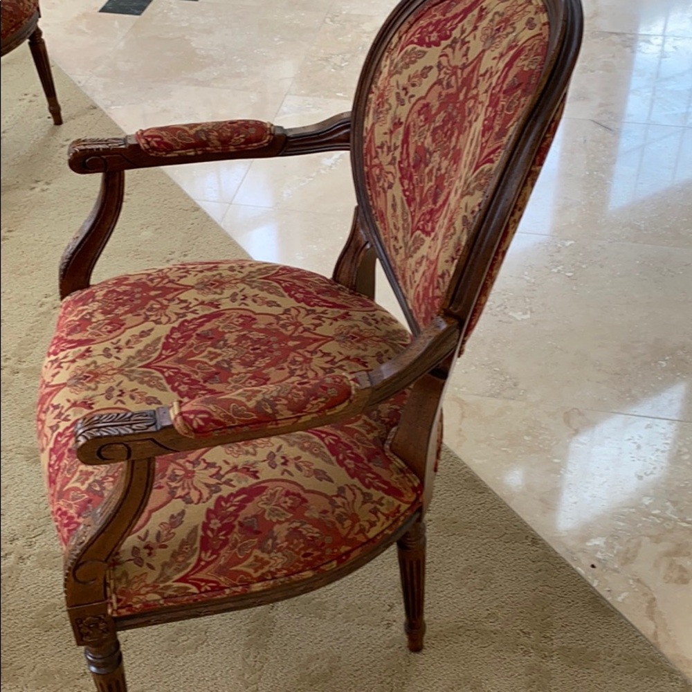 Two chairs - Picture 3 of 4